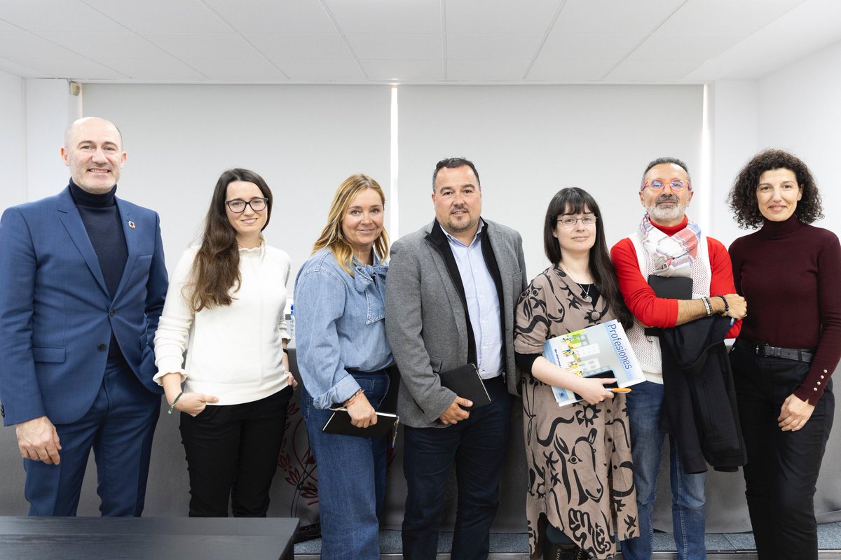 <a href="/salazar_octavio/">Octavio Salazar Benítez</a> <a href="/UProfesional/">Unión Profesional</a> <a href="/arqtecnicos/">ARQ Técnicos</a> <a href="/aparejadorescc/">AparejadoresCáceres</a> <a href="/cateb_barcelona/">Cateb</a> <a href="/masicilia/">Miguel Angel Sicilia</a> @COAATMenorca <a href="/jipg101/">Jose Ignacio Pérez G</a> <a href="/soyaparejador/">SoyAparejador</a> 🔹 Algunos datos clave:
📊 El 67% de las mujeres en la profesión perciben discriminación por razón de género.
👥 Mientras el 70% de los hombres cree que ha mejorado la igualdad en los últimos 10 años, solo el 56% de las mujeres lo ve igual.