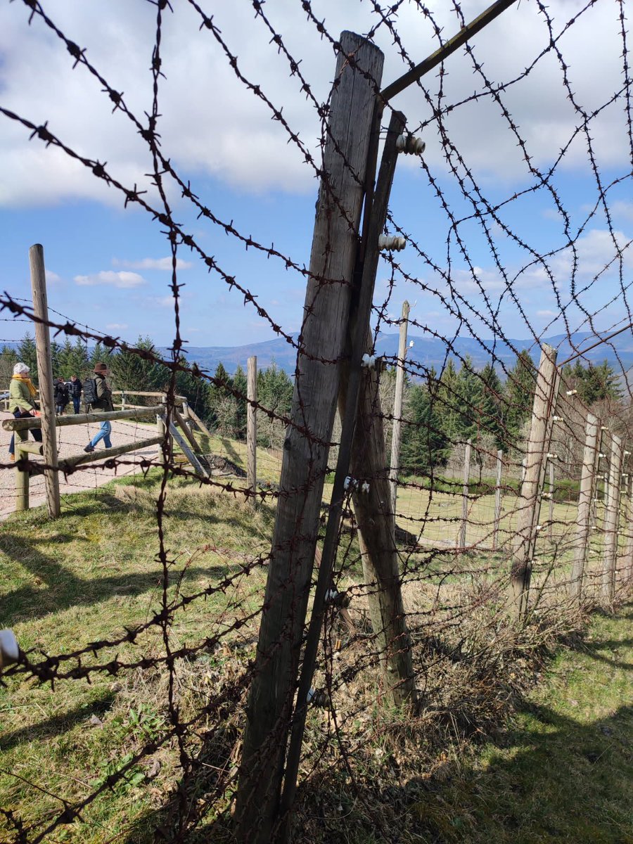 Le devoir de mémoire a pris son sens aujourd'hui. Nous avons terminé la visite en faisant, allemands et français, une minute de silence, temps de recueillement dédié à notre histoire commune.<a href="/Mission80ans/">Mission Libération</a> <a href="/dsden50/">DSDEN 50</a> <a href="/LaManche50/">Département de la Manche</a> <a href="/VilleCherbourg/">Ville de Cherbourg-en-Cotentin</a> <a href="/ErasmusFerronay/">Erasmus@leFerronay</a>