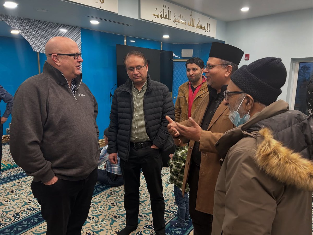 MayorKevinAshe's tweet photo. A heartfelt thank you to the wonderful members of @AhmadiyyaDurham in #Pickering for including me in your prayers and the beautiful iftar celebration during the holy month of Ramadan.

It was truly a privilege to be part of such a special and spiritual gathering. https://t.co/cT5iqroBEM