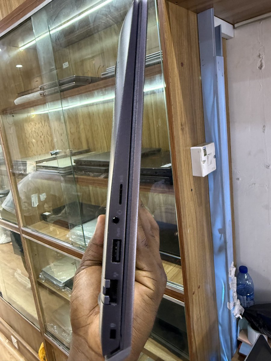 gospel_harmony's tweet photo. American used
Dell vostro 5402
32gb ram
512 ssd
Core i7
11th generation 
2gb Nvidia dedicated 
Fingerprints scanner 
14inches 
FHD display 
Little cosmetic ish 
💯 in a work condition 
Comes with a charger 

Price 600k only (market value is 850k )

Please if this make it to your 
TL
Kindly help
Me retweet 
God bless you