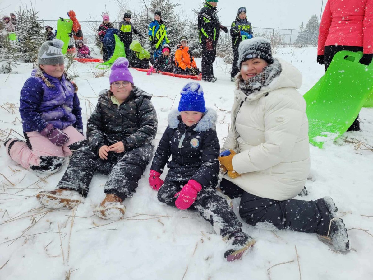 On Tuesday, Cloud River Academy’s primary/elementary students went outside for #DartOutdoors! Snow was falling while they went sliding, played snow soccer, and made snow angels! A great time was had by all!
<a href="/schoolsportsnl/">School Sports NL</a>