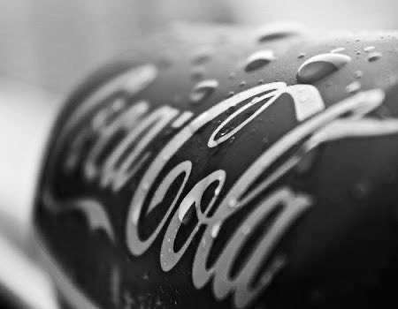 Hâlâ boykot etmeyecek misiniz?

Coca-Cola isimli içeceklerde yüksek oranda klorat tespit edilmesinin ardından Belçika, Hollanda, İngiltere, Almanya, Fransa ve Lüksemburg’da Coke, Sprite ve Fanta dahil birçok ürününü toplatma kararı aldı.