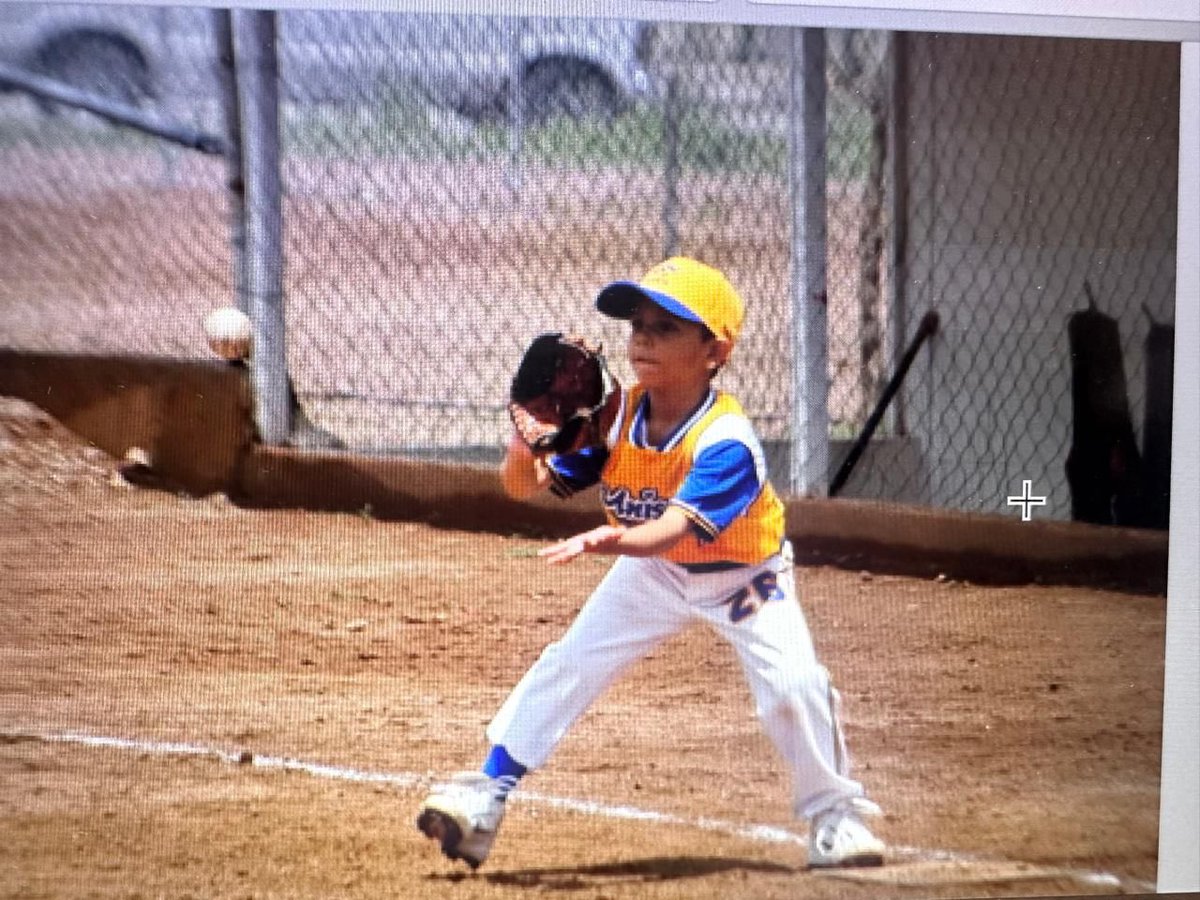 tonoastiazaran's tweet photo. Desde la H para el mundo: @omarcruz01, nuevo lanzador de los @Padres de San Diego. ⚾🧢

Con un talento excepcional, Alejandro da el salto a las Grandes Ligas, luego de brillar con nuestros Naranjeros.👏🏼 Su esfuerzo y pasión lo han llevado lejos, cumpliendo un sueño que empezó de niño.

¡Mucho éxito, Omar! Eres orgullo de Hermosillo. 💪🏼