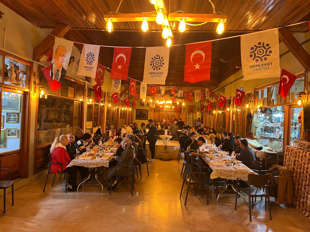 MPBursa16's tweet photo. Memleket Partisi Bursa İl Başkanlığı İftar Programında İl Örgütümüz Ve PM Üyemiz Ruşen Sever Başkanımızın Katılımıyla Bir Araya Geldik.
@BeratAkbulut_ @SeverRusen @cevdetsen16 @MemleketimParti @vekilince https://t.co/1k2UIMyJst