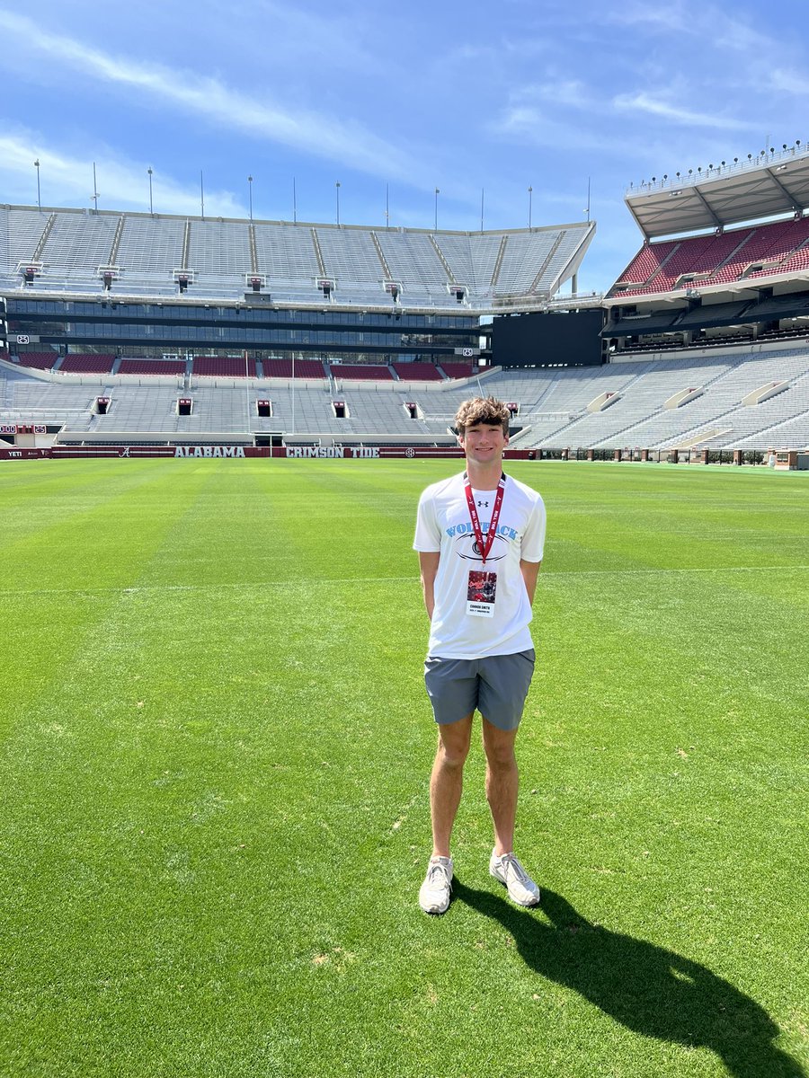 ConnorSmith0's tweet photo. Had an amazing experience at @AlabamaFTBL today! Thank you so much for the invitation and the hospitality @nunez_jay. I can’t wait to be back! #RollTide 
@KohlsKicking 
@RVHS_Football 
@DanOrnerKicking https://t.co/2Yu0SRf7bN