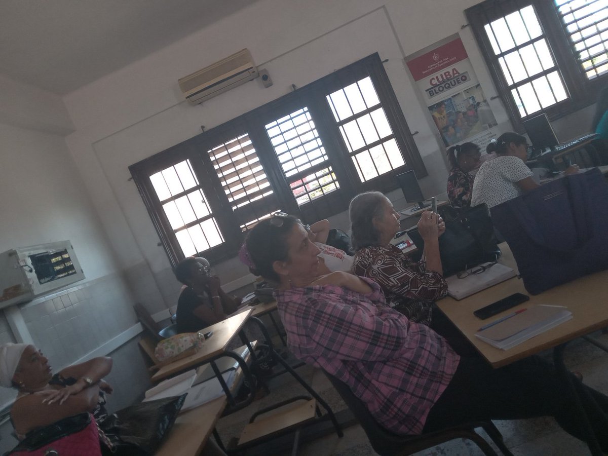 Laritza69571's tweet photo. Preparación Metodológica de Cuadro  Provincial  vamos pir más https://t.co/Npza590Ycp