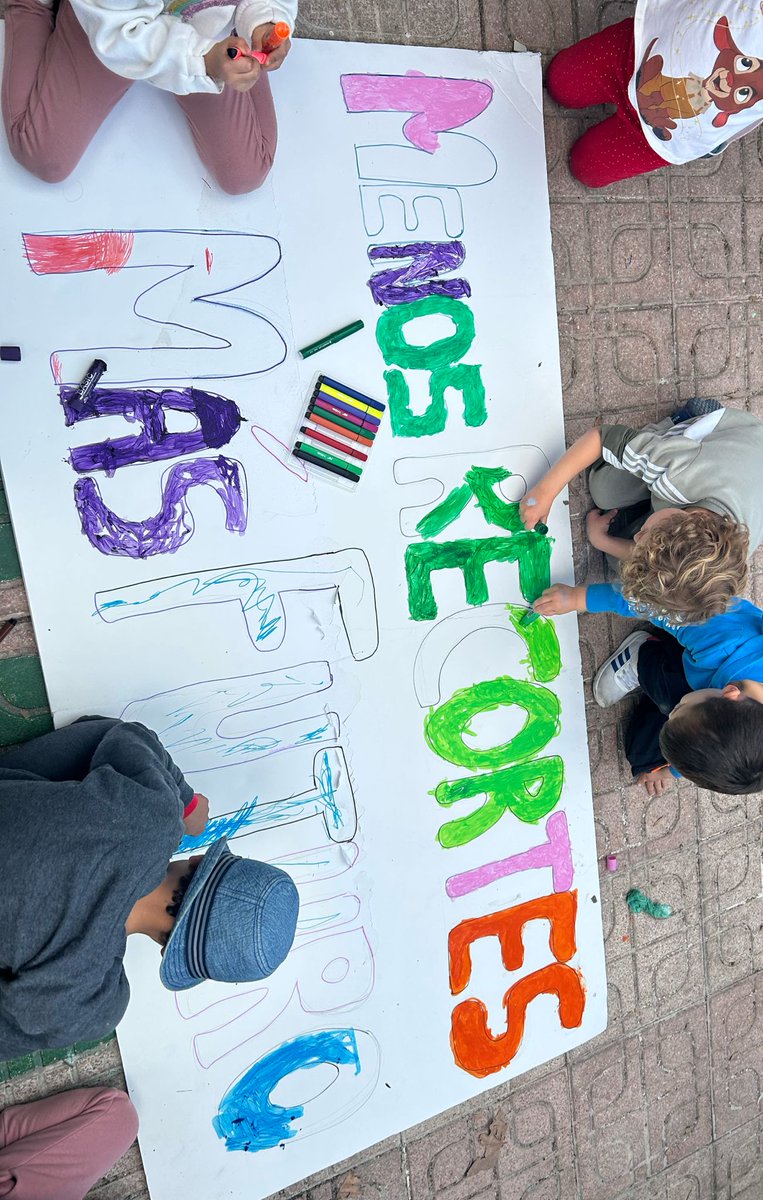 Hoy para los niños ha sido una fiesta pero es muy triste lo que le va a pasar , no saben que 18 niños ,11 de nee , se queden sin profes , los bebés no saben porque se han quedado sin su rutina... Quien se lo va a explicar?