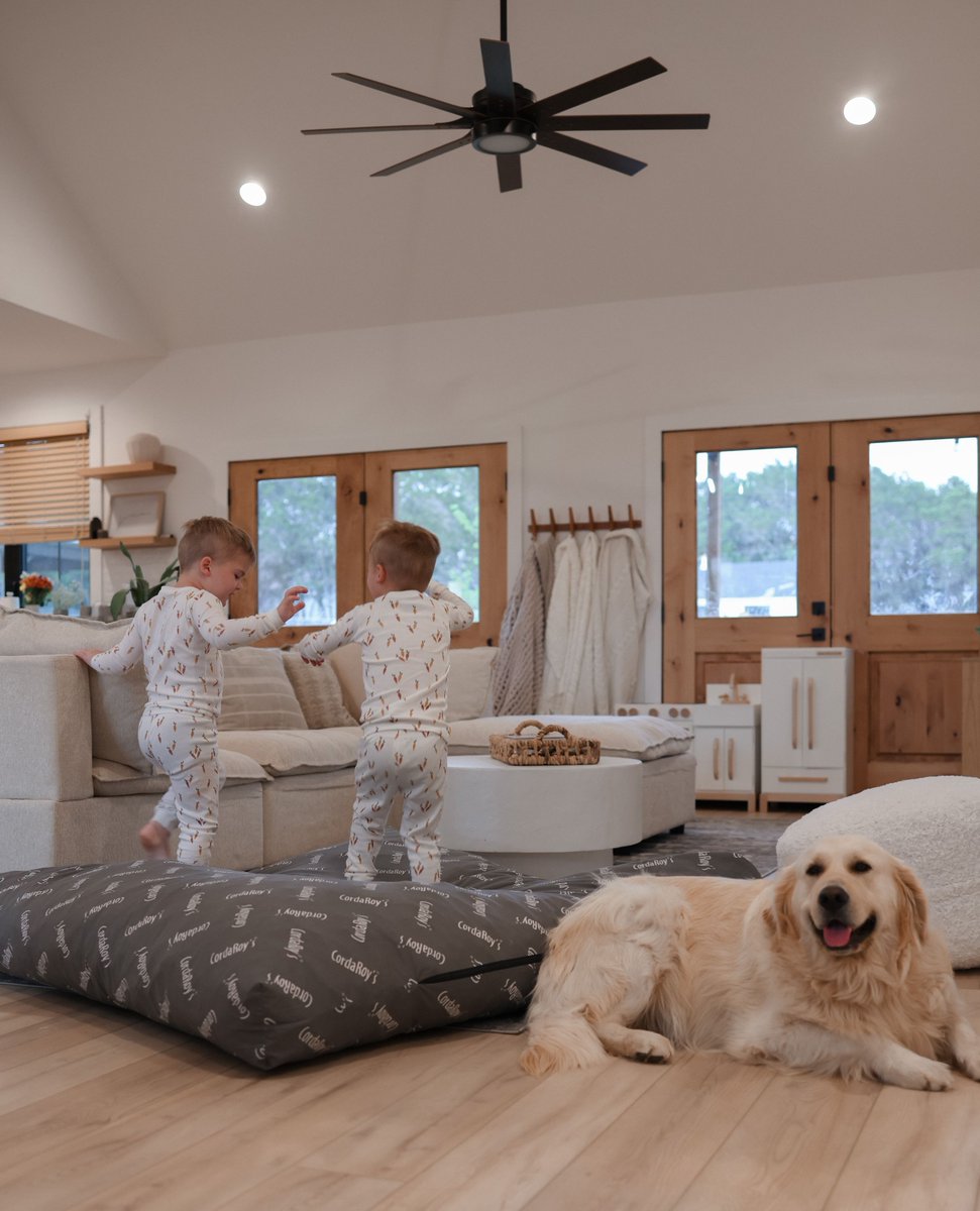 CordaRoys's tweet image. Problem: You need extra space. ⁠
Solution: A bean bag that transforms into a bed in seconds. Easy. 💫 ⁠
⁠
#cordaroys #extraspace #transformation #solution