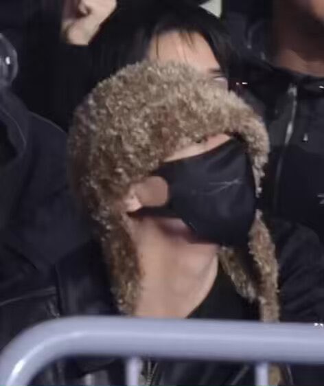Yoonig_7's tweet photo. 그의 아름다움은 농담이 아니다 https://t.co/AxsubrIMaN