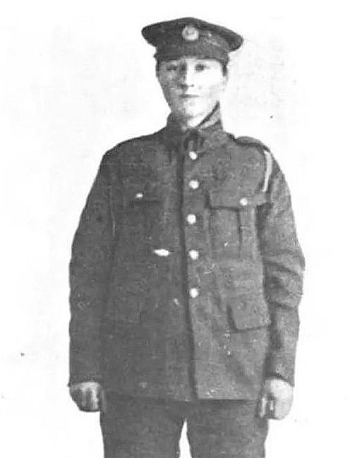 Historia – the HWA (@historiahwa) on Twitter photo Dorothy Lawrence was a poor orphan who longed to be a journalist, but it was impossible for girls like her.
So she borrowed a soldier's uniform and reported from the front for 10 days, until...
Louise Morrish, author of Women of War, continues the story at historiamag.com/women-warpath-… Dorothy Lawrence was a poor orphan who longed to be a journalist, but it was impossible for girls like her.
So she borrowed a soldier's uniform and reported from the front for 10 days, until...
Louise Morrish, author of Women of War, continues the story at historiamag.com/women-warpath-…