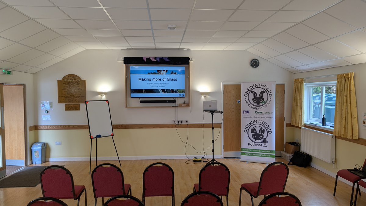 Spent the morning delivery a presentation for #CatchmentSensetiveFarming, "Making more of Grass". Talked about how no matter your system, good grass is a valuable resource. So make sure your soils, your nutrients and your seeds are right to grow, measure &amp; utilise. #TeamDairy