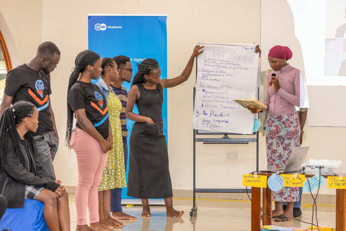 📸 Snippets as the different #MediaFellowshipUg groups presented their exercise before our esteemed trainer <a href="/LeoImanishimwe/">Leonard Imanishimwe</a>.