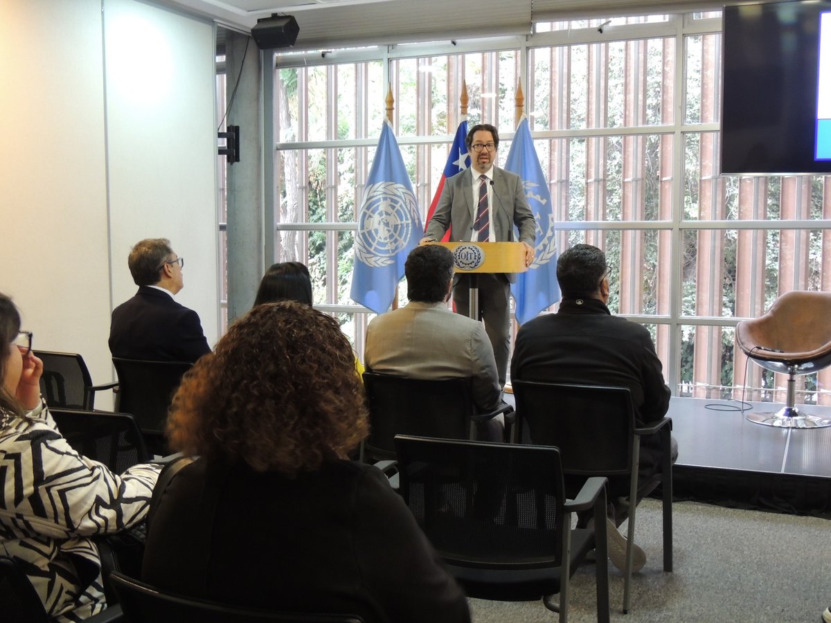 La #REDSLatam busca consolidar una comunidad regional de conocimiento para impulsar la formación, investigación y cooperación en materia de diálogo social, con un enfoque tripartito y de trabajo decente. 🔎📘