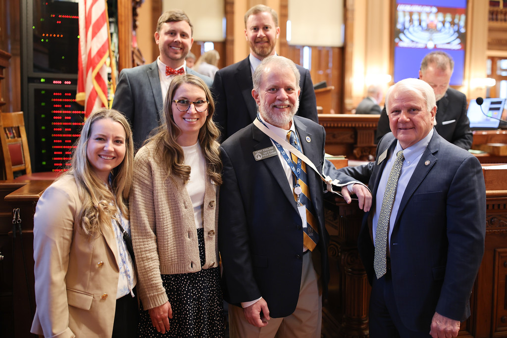 Welcome back to the House, Chief! 

It was a privilege to welcome our Chief of Staff, Terry England, to the House floor today along with his incredible team of caregivers from the Shepherd Center. Please join us in lifting up Terry and Mrs. Cindy as he continues to recover.