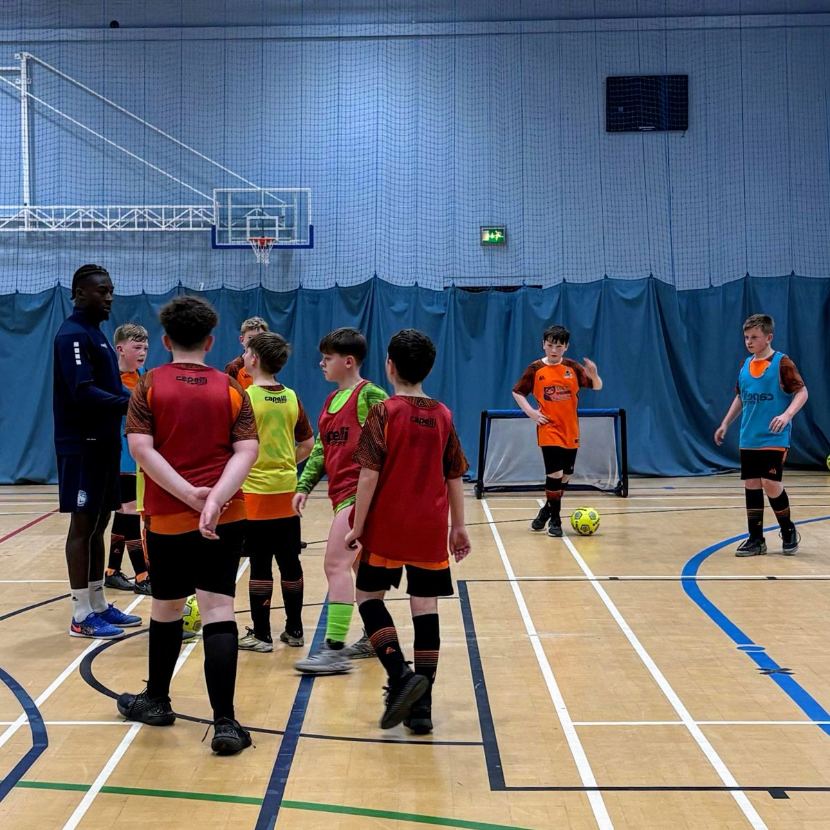 This time last week our Under 12s were enjoying a brilliant session at Manchester Futsal. 🧡🦉⚽
