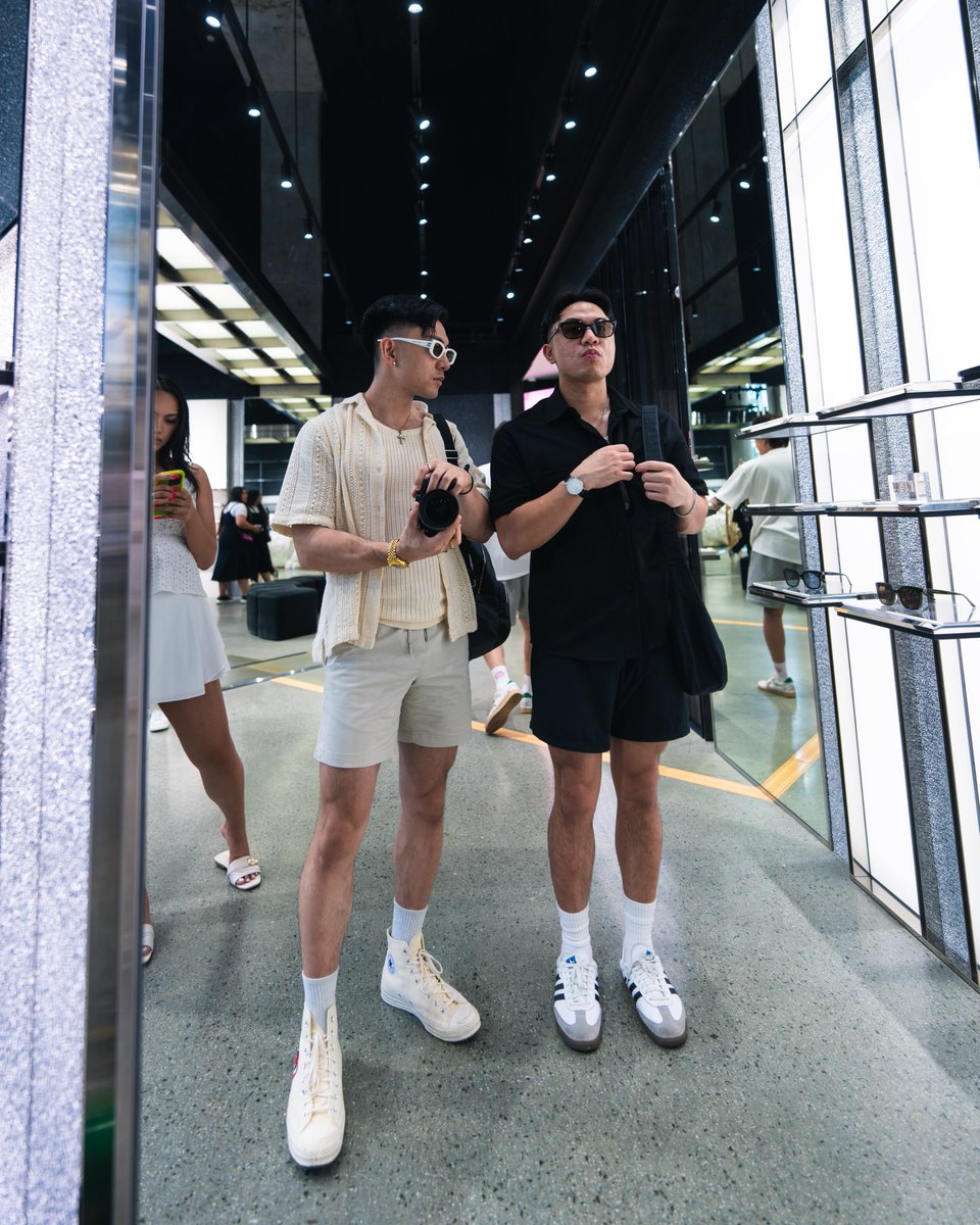 NotLegendaley's tweet image. Pogi ba or Gentle Monster lang? 🕶️