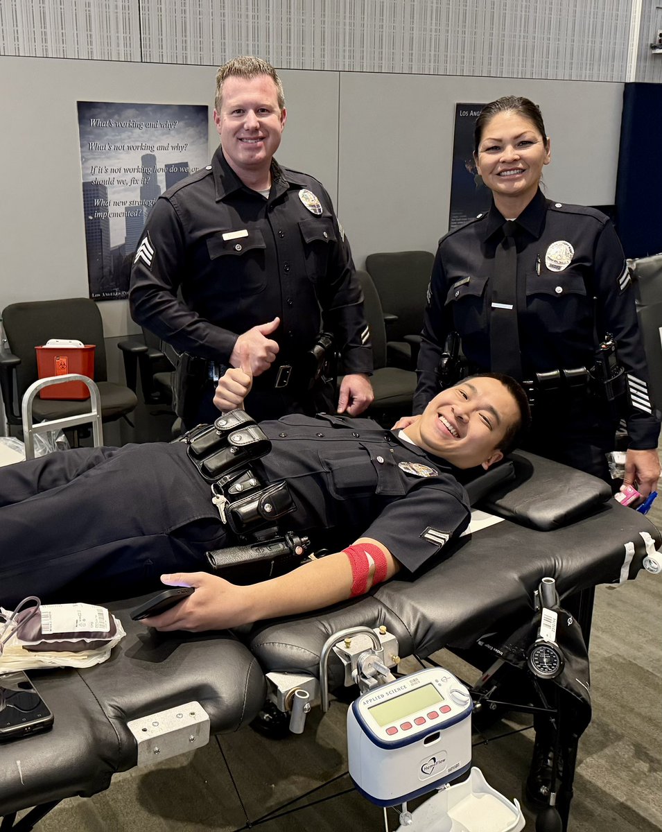 LAPDOutreach's tweet image. Today,  #LAPD helped raise awareness by donating blood.  It’s so imperative that blood is donated in an effort save lives.   Thanks for those participating and a special thank you to our partner @RedCrossLA