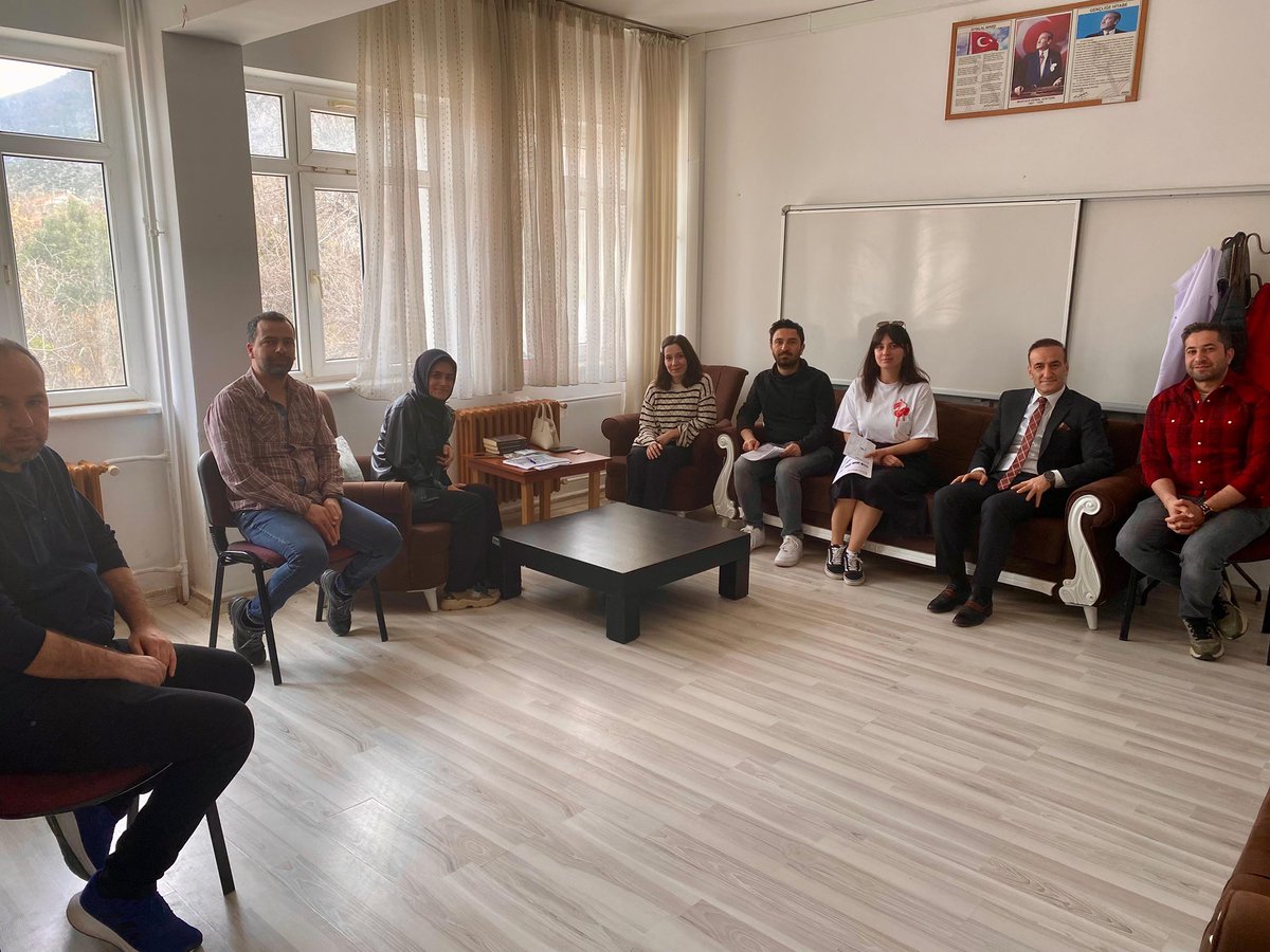 📌 İlçe Milli Eğitim Müdürümüz Deniz Çağlayan, Alpagut İlk ve Ortaokulu’nu ziyaret etti! 🏫

İlçe Milli Eğitim Müdürümüz Deniz Çağlayan, sınıfları gezerek öğrencilerle sohbet etti öğretmenlerle eğitim sürecine dair değerlendirmelerde bulundu.