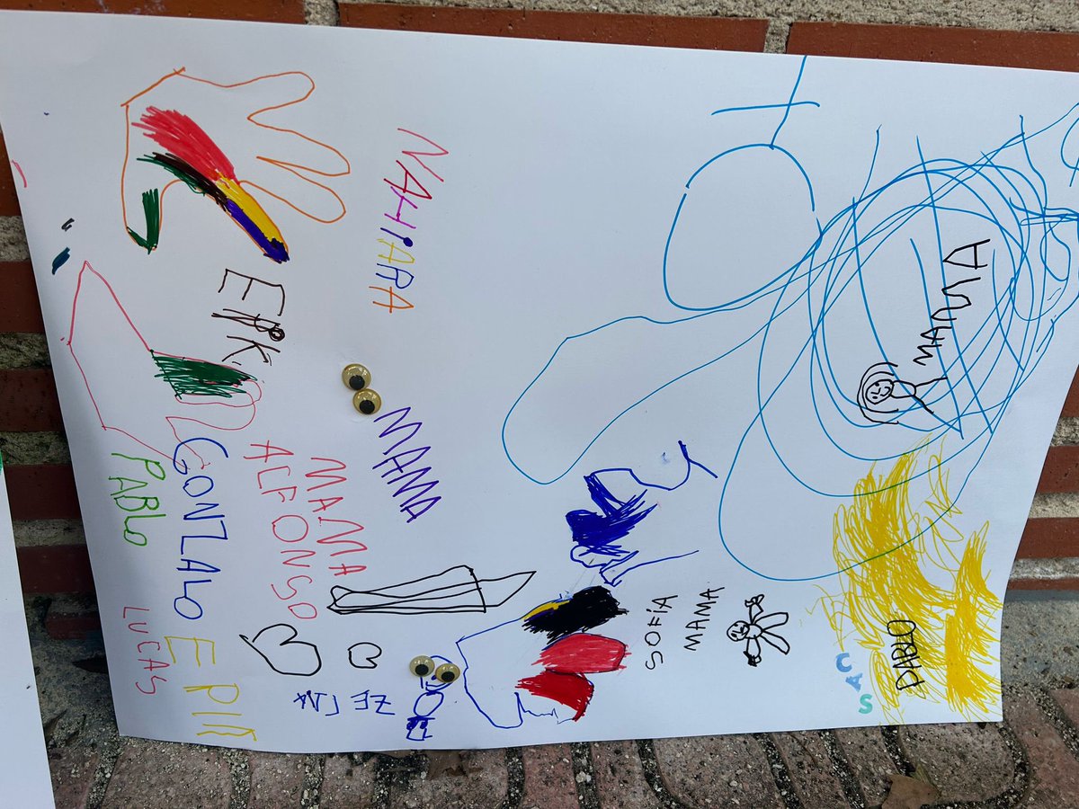 AMPA_ElRincon's tweet photo. Hoy hemos realizado un taller de pancartas reivindicativas contando con el apoyo de muchas personas,vecinos, asociaciones y entidades. Vamos a seguir luchando porque las escuelas municipales tengan los recursos suficientes y ningún aula se cierre #stopcierreaulas #leganes https://t.co/NredGasi9w