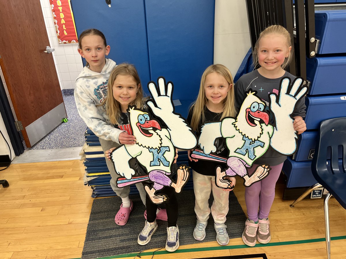 KendallEagles's tweet photo. More images from our Talon on Parade celebration -- this was Twinning Tuesday! @DoodleFacePlay https://t.co/s4j2t04wwV