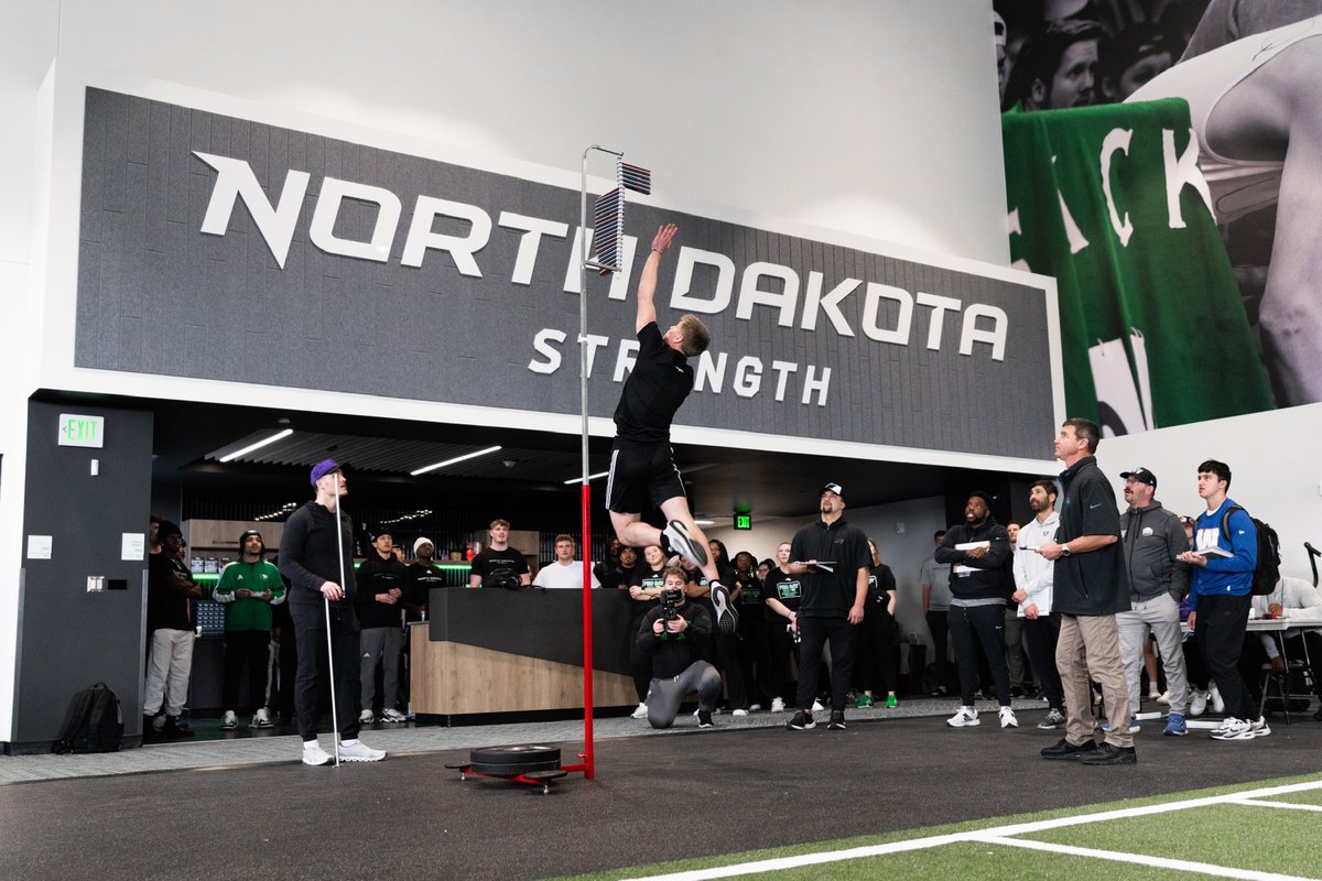 North Dakota Football tweet media