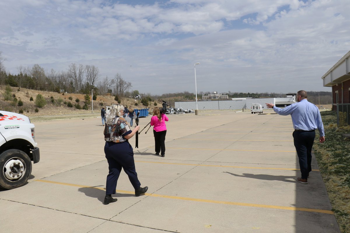 pbschools's tweet image. Tune it to the @DARnewspaper, @FOX23NewsTeam , @kfvsnews  and @933KWOC to hear @DocCSupt discuss during our press conference today our return to learn – as educators across the district continue to make preparations for school to resume for students on Monday, March 31! #pbstrong