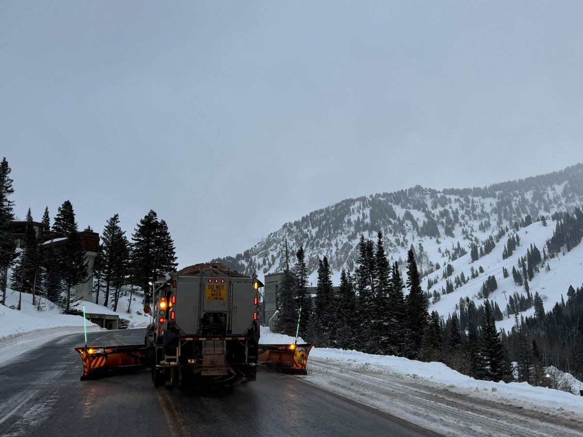 ❄️ Road Weather Alert ❄️ 
SR-190 &amp; SR-210 PLAN AHEAD:

Thru 6am (3/28): From 10pm to 3am upper canyons may see rain and snow. Possible slush on road near resorts.

Thru 6pm (3/28): Expect midday rain/snow showers. Possible road slush near resorts after 4pm.