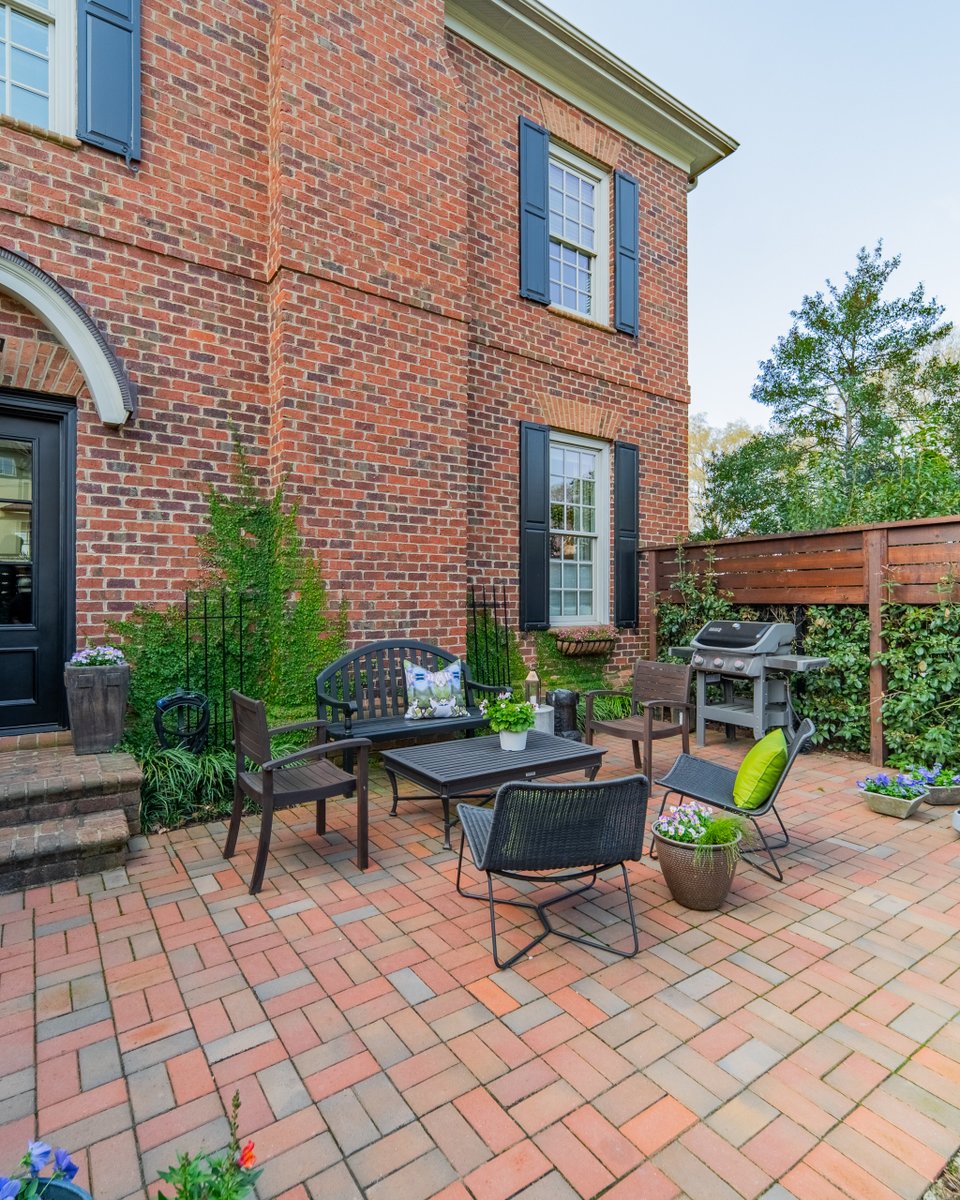 Coming Soon! 🏡
📍1801 Maryland Avenue Charlotte, NC 28209

4 Beds | 3 Baths | 1 Partial Bath | 3,653 SqFt

This stunning, fully renovated home is a block from Freedom Park!

Contact Beverly Eller at beverly@dickensmitchener.com to learn more!