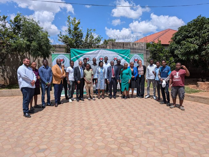 UNODC Southern Africa (@unodc_rosaf) on Twitter photo Journée fantastique pour <a href="/UNODC_ROSAF/">UNODC Southern Africa</a> en visite a Sanity House à Lusaka, Zambie 🇿🇲 avec <a href="/UnaidsZ/">UNAIDS Zambia</a> rencontrer des Zambiens qui consomment des drogues, écouter leurs expériences et la gamme de services offerts pour les aider à faire face à leur consommation de substances. Journée fantastique pour <a href="/UNODC_ROSAF/">UNODC Southern Africa</a> en visite a Sanity House à Lusaka, Zambie 🇿🇲 avec <a href="/UnaidsZ/">UNAIDS Zambia</a> rencontrer des Zambiens qui consomment des drogues, écouter leurs expériences et la gamme de services offerts pour les aider à faire face à leur consommation de substances.