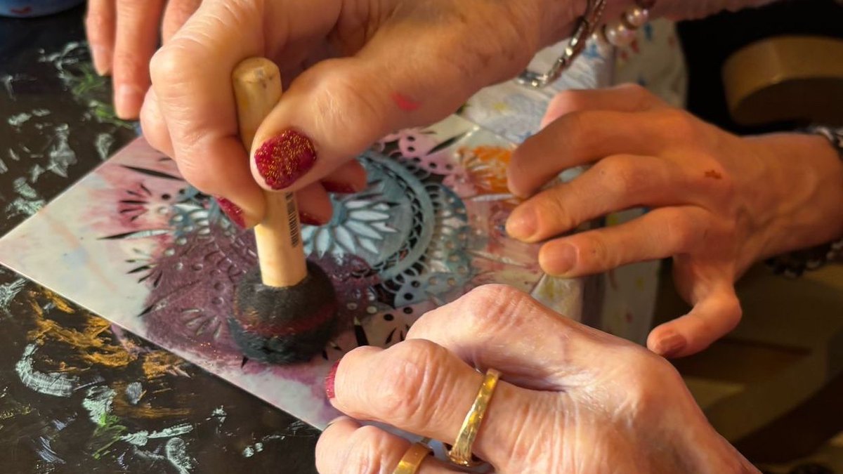 Creative Mojo Coventry, Nuneaton & Warks (@coventrymojo) on Twitter photo An incredibly busy group of talented artists had great fun painting & stencilling their stunning <a href="/creativemojo/">Creative Mojo Ltd</a> Greek Vases at #KingsfieldCourt #CareHome #EarlShilton near #Hinckley today. Lots of new techniques were tried and the finished piece greatly admired 🥰 #creativemojo An incredibly busy group of talented artists had great fun painting & stencilling their stunning <a href="/creativemojo/">Creative Mojo Ltd</a> Greek Vases at #KingsfieldCourt #CareHome #EarlShilton near #Hinckley today. Lots of new techniques were tried and the finished piece greatly admired 🥰 #creativemojo