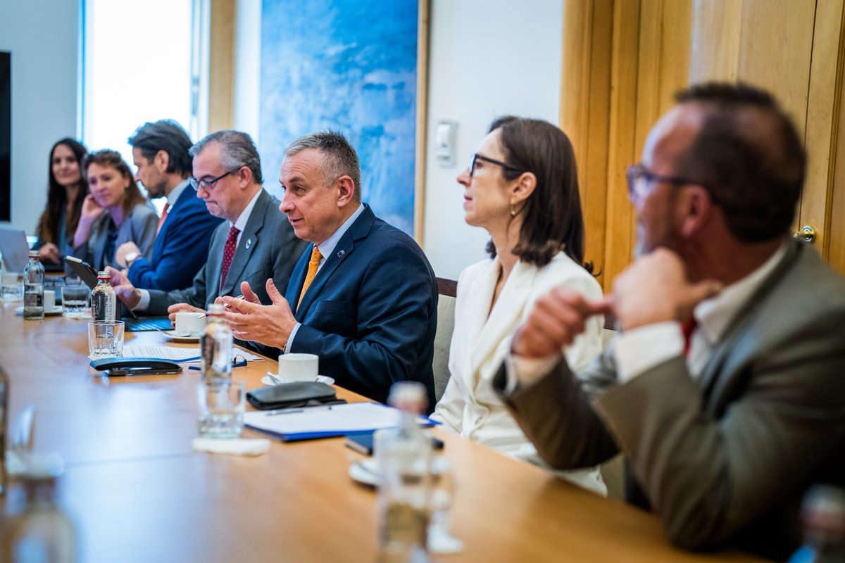 La subsecretaria de Relaciones Exteriores, Gloria de la Fuente, se reunió con el comisario europeo de Asociaciones Internacionales, Jozef Síkela, quien se encuentra de visita en Chile.