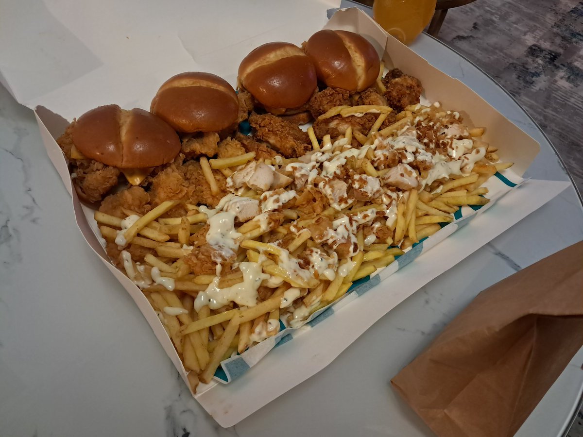 Le Méga Munch Box. (venant tout droit de chez Nach!)