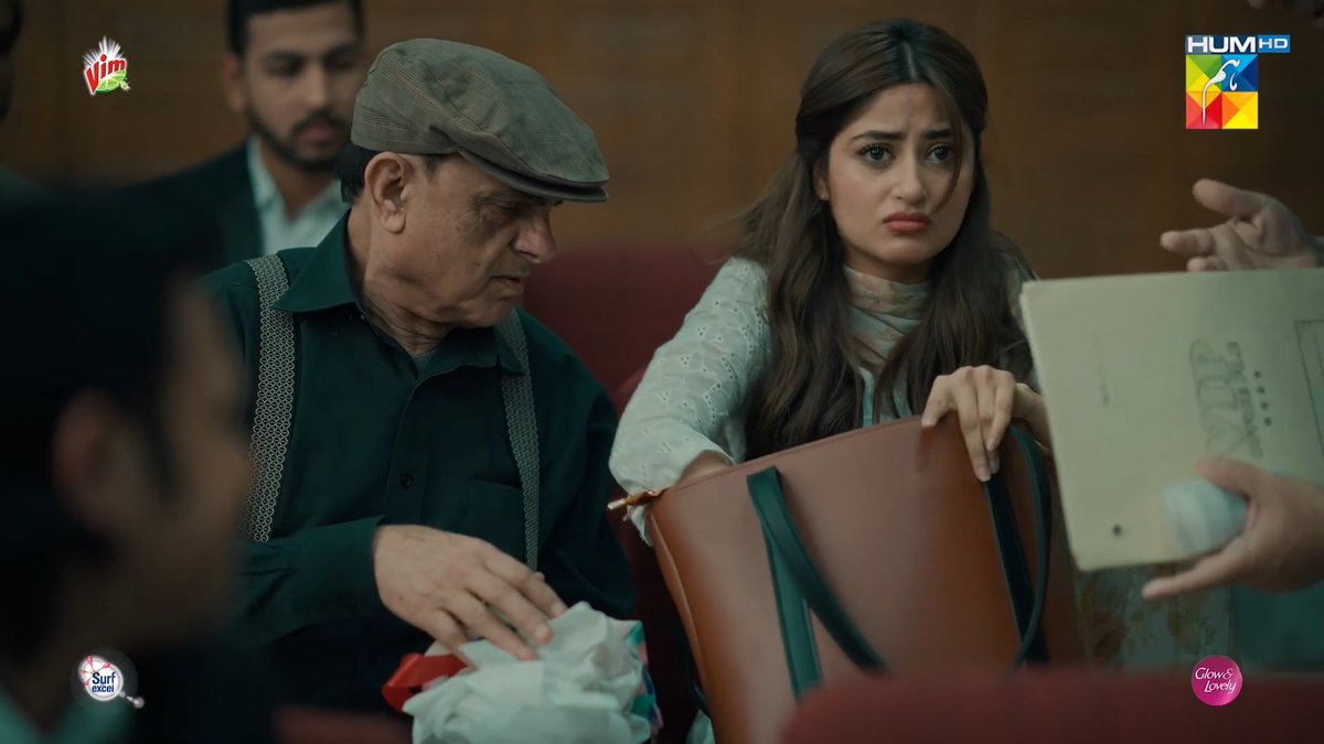 hamzaxheven's tweet image. Kitna le kar ghumti ho bahen Dejju 😁😂🙊
#DilWaliGaliMein #SajalAly #HamzaSohail
