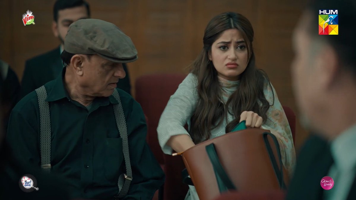 hamzaxheven's tweet image. Kitna le kar ghumti ho bahen Dejju 😁😂🙊
#DilWaliGaliMein #SajalAly #HamzaSohail