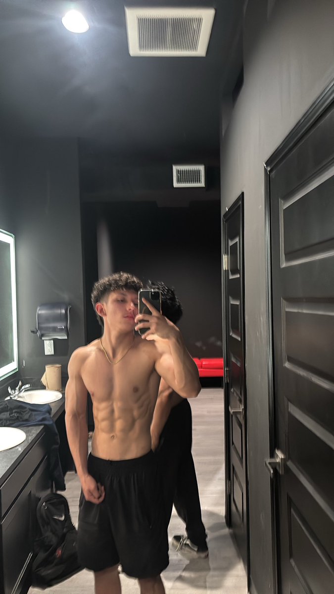 Handhim1's tweet photo. gym🧟‍♂️ https://t.co/VbwPpnFI4U
