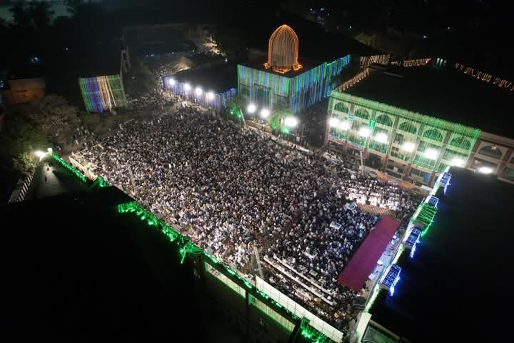 نہ تخت و تاج نہ لشکر و سپاہ میں ہے
جو بات مرد قلندر کی بارگاہ میں ہے 
#LaylatulQadr 
#itikafcity2025 
<a href="/TahirulQadri/">Dr Tahir-ul-Qadri</a>