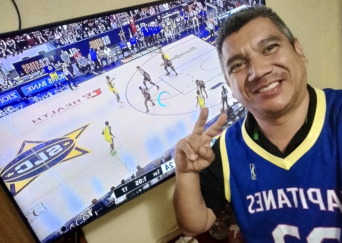 CapitanSinuhe's tweet photo. Buenas noches amig@s @juliaheadley @rigoplascencia @tonhorodriguez @AlexPomboRacing Aquí apoyando hasta el final a nuestros @CapitanesCDMX y a nuestro querido Couch @Ramon_DDSS Honor a quién honor merece 🫡🫡🫡 Ca-pi-tanes 🥁🥁 Ca-pi-tanes 🥁🥁 Atte: El niño del tambor SINUHE Y. https://t.co/NUMr6xIIEK