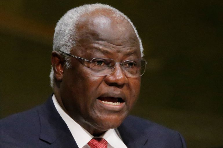 BREAKING: In the liked audio, former President <a href="/ebklegacy/">Ernest Bai Koroma</a> says on snitching: "E lek you tak you eye 👁 en gee mortal man, e go tell u word but the other eye." 🔥 What do you think? #Politics #SierraLeone <a href="/samurakamara201/">SamuraKamara2023</a>
<a href="/AlphajorbaBah/">Alpha Bah</a> <a href="/We_yoneNp/">We Yone Newspaper</a>
