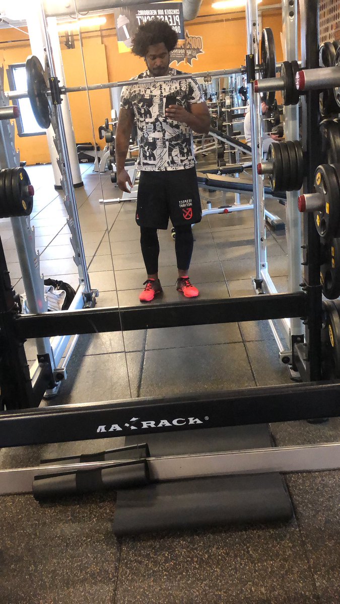 Yo I’m starting to feel out of place 🤣🤣 looking for a used leather jacket for my motorcycle course (I’m a 3xl) n literally no one is selling one my size 🤦‍♂️🤦‍♂️🤦‍♂️you’d think I was morbidly obese or something