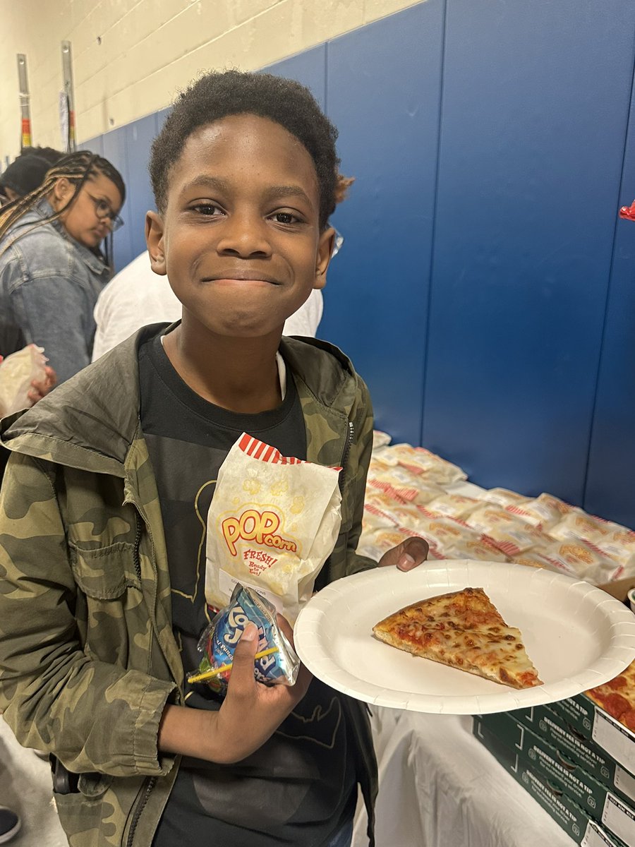 FMSFalcons's tweet photo. Today we recognized &amp; celebrated 70+ students who showed up to school EVERY DAY for the past month. What an amazing “POPPIN FOR ATTENDANCE” EVENT! We are so proud of our students. 👏🏽 🍕 🍿 🧃 https://t.co/2f1ktMFTqe