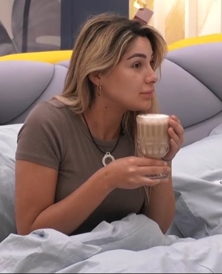 pamcfm_'s tweet photo. chiara falando que tem gente que ganha 2 mil euros apenas estando ao vivo dormindo KKKKKKKK
zeudi: pois estão faremos
avisa que queremos #zuchi na twitch com direito a café da manhã na cama
#zeudiners #GrandeFratello https://t.co/Grkiw8n2Zd