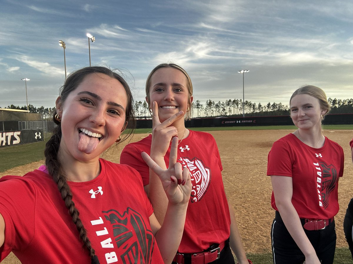 Creekside Softball (@creekside_sb) on Twitter photo Can’t leave your phone laying around with these kids🤦🏼♂️<a href="/AriannaC2025/">Arianna Carrigan</a> <a href="/presleybrinkley/">Presley Brinkley 2026</a> #SoftballShenanigans🤣 Can’t leave your phone laying around with these kids🤦🏼♂️<a href="/AriannaC2025/">Arianna Carrigan</a> <a href="/presleybrinkley/">Presley Brinkley 2026</a> #SoftballShenanigans🤣