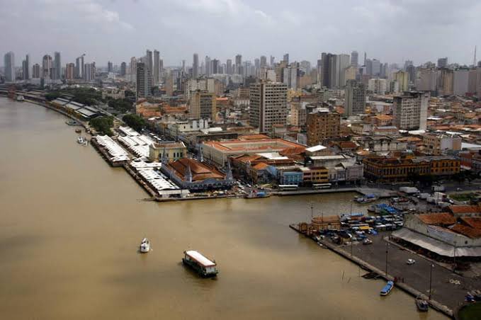 belematualidade's tweet photo. 🚨 Ao movimento “anticop30 em Belém”, formado por alguns sites extremistas da imprensa sul/sudeste e por vários belenenses com “síndrome de vira-lata” que estão torcendo diariamente para o fracasso do evento e para que o mesmo mude de lugar, o presidente Lula voltou a descartar qualquer possibilidade de fatiamento da COP 30. A conferência climática da ONU será realizada integralmente em Belém, a Metrópole da Amazônia! Aos que insistem em continuar torcendo contra, só resta se lamentar e parar de inventar notícias!