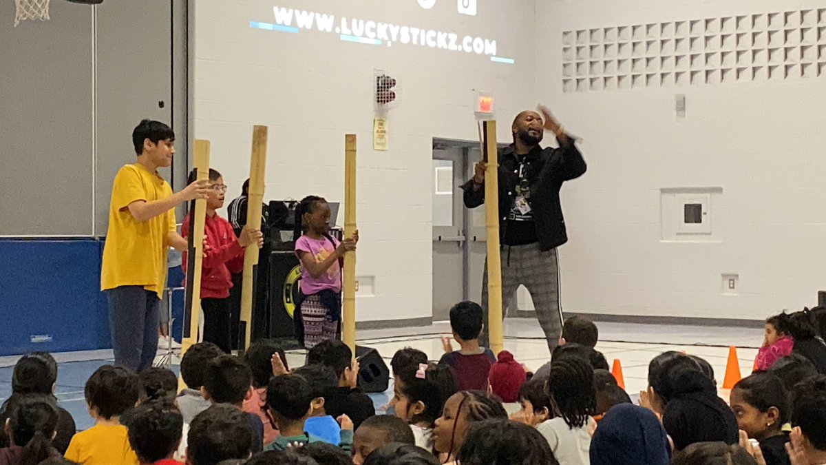 SIBpeel's tweet image. A big TY to @luckystickz for taking our staff and Ss on an engaging journey on the power of resilience and perseverance to leverage creativity and innovation! @MTakhar22 @KervinWhite