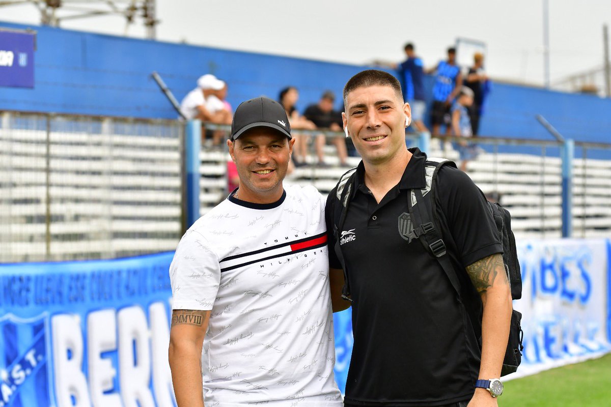 Con el goleador, mi amigo, mi hermano. Que ni antes éramos los peores ni ahora los mejores. 
Siempre lo mejor y un placer verte <a href="/mateoacosta/">Mateo Acosta</a> 
⚽️🙌🏻 <a href="/FCPlayersar/">F.C.Players !!</a>