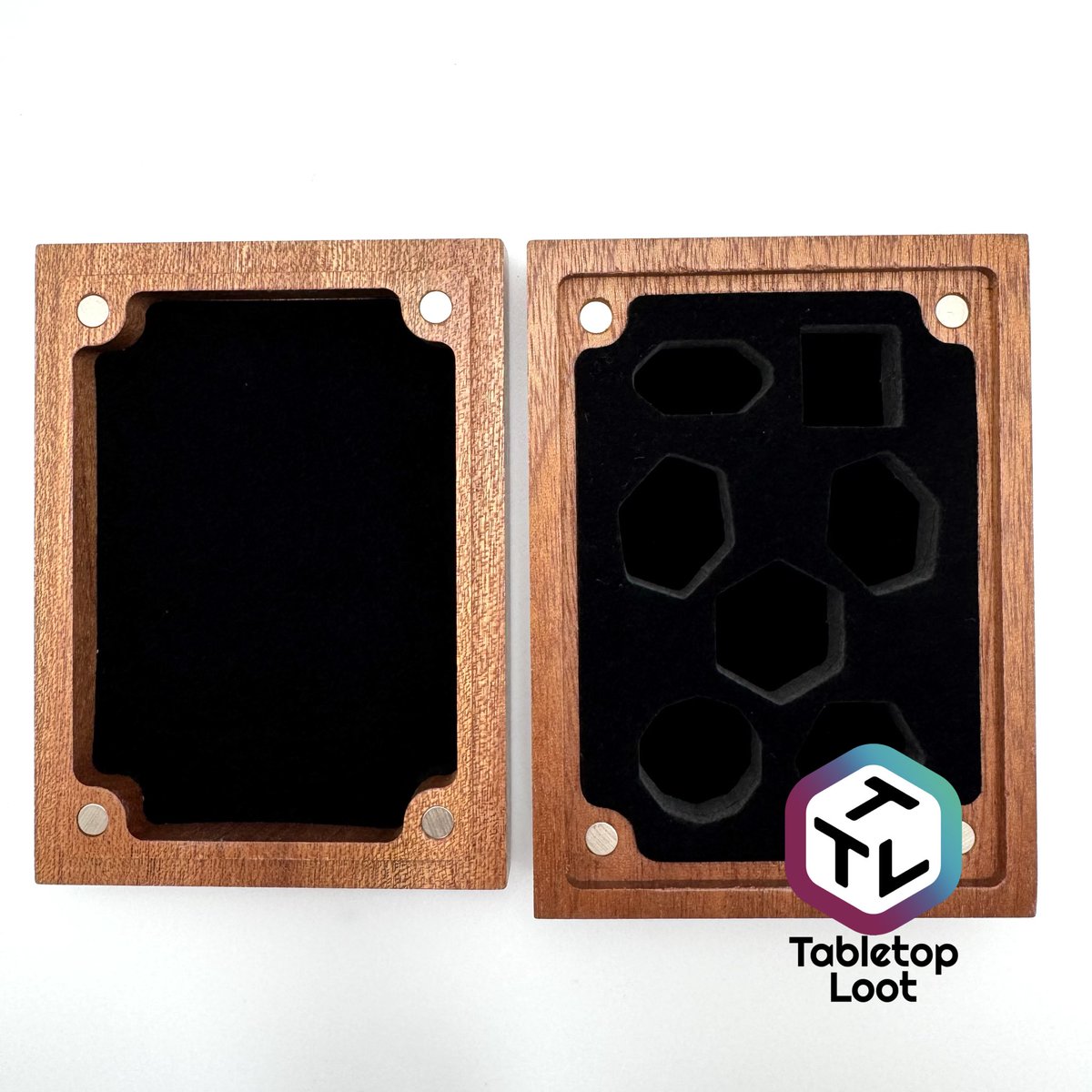 Just added some gorgeous new dice boxes to the shop!! Perfect for your favorite set or gifting! When you order a set of dice with the dice box just add a note to the order if you’d like the dice in the box!