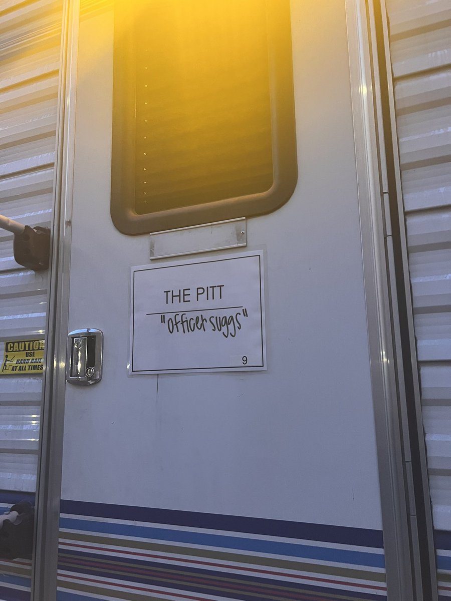 I hope you all are enjoying tonight’s episode of #ThePitt

Catch me recurring as Officer Suggs. 

Is it the best show on TV?