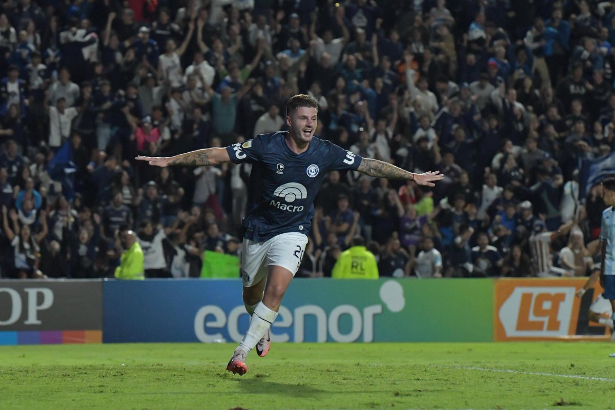 CSIRoficial's tweet photo. #TorneoApertura

💙 ¡GANÓ LA LEPRA! 💙

#CSIR 2️⃣-1️⃣ Racing

2️⃣0️⃣ J. Barbieri x2

#ArribaLaLepra https://t.co/4ipSQNv16q