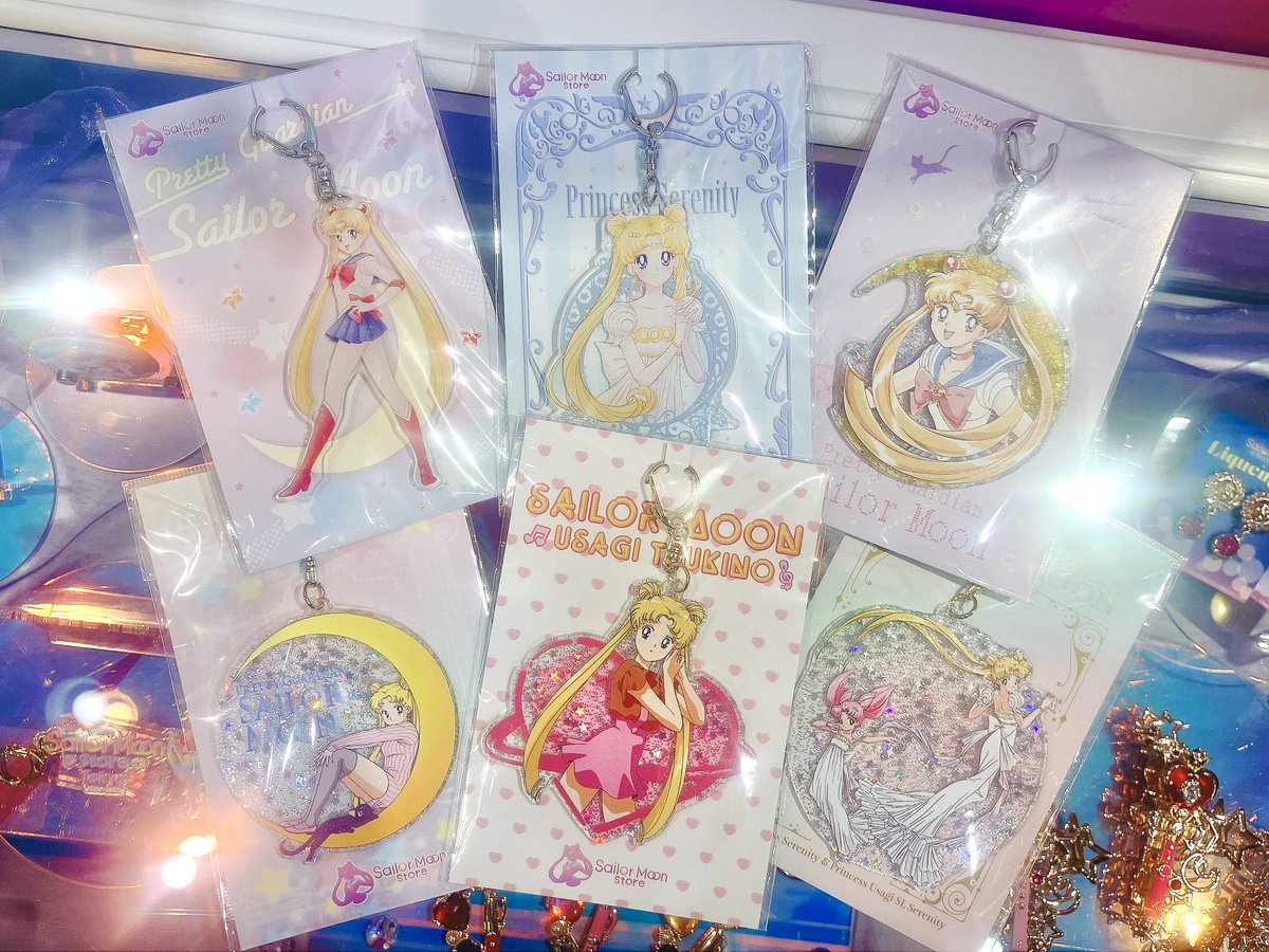 ストアオリジナル ポストカード付アクリルキーホルダー』発売中 