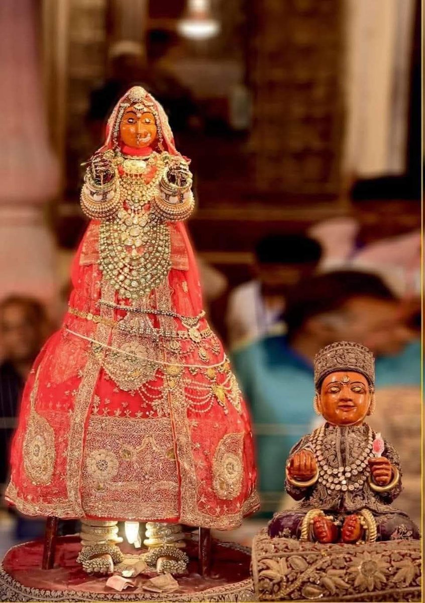 बीकानेर में दुनिया के सबसे महंगे आभूषणों से  सजी एक ऐसी #गणगौर  जो पुत्र प्राप्ति की कामना के साथ पूजी जाती हैं...!!

लगभग सवा सौ वर्षों से निकल रही चांदमल ढढ्ढा की गणगौर के पीछे भी पुत्र की मनोकामना की चाह प्रमुख रही  है। कहा जाता है की देशनोक से बीकानेर आकर बसे सेठ उदयमल ढढ्ढा